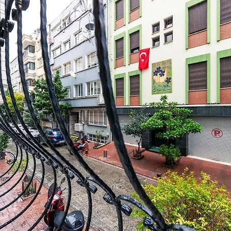 In The Center Of Taksim And Galataport 2 Bedrooms And 1 Living In
